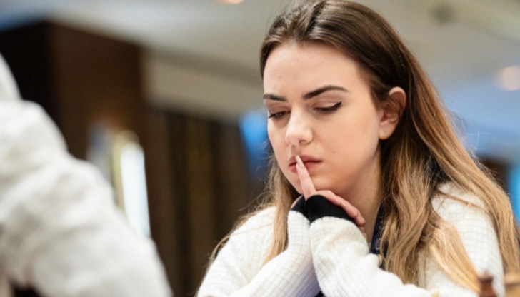 Българката игра с белите фигури и се стигна до равенство на 42-ия ход