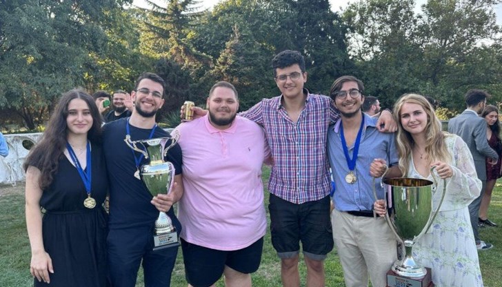 Родните дебатьори отвоюваха победите си в съревнование с над 500 участници от университети от 25 държави