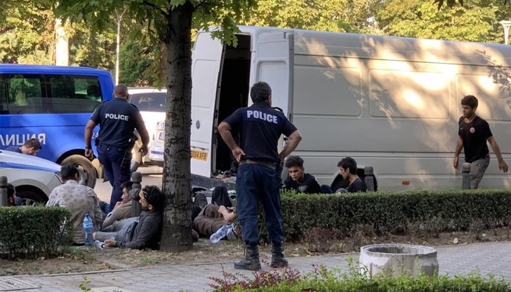 В него са се возили близо 20 души