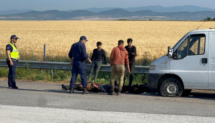 Шофьорът на буса е избягал и се издирва от полицията Шофьорът на буса е избягал и се издирва от полицията