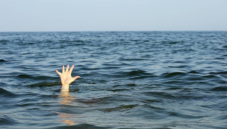 Тялото на мъжа е откарано за аутопсия в УМБАЛ – Бургас Тялото на мъжа е откарано за аутопсия в УМБАЛ – Бургас