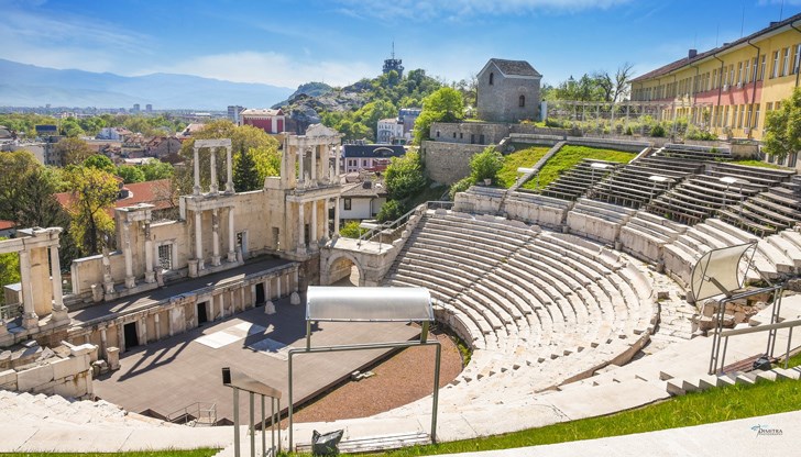 Според лидера на "Съюз за Пловдив" Дани Каназирева, проектобюджетът оставя за следващия кметски мандат огромни дългове Според лидера на "Съюз за Пловдив" Дани Каназирева, проектобюджетът оставя за следващия кметски мандат огромни дългове