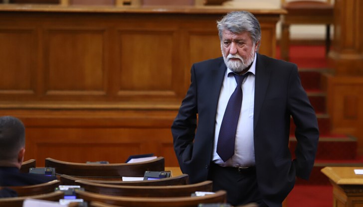 Вие нямате място в българския парламент! А извинението Ви няма никаква стойност