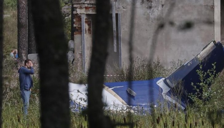 Иззети са и други предмети и документи, необходими за установяване на обстоятелствата на катастрофата