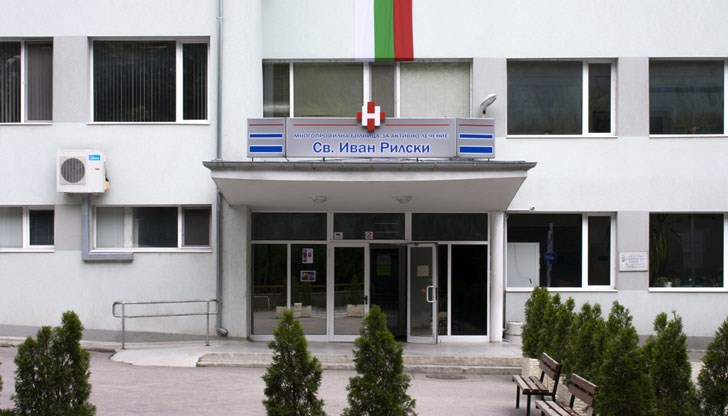 Пострадалият е настанен в ОАИЛ със счупено ребро и перфорация на бял дроб