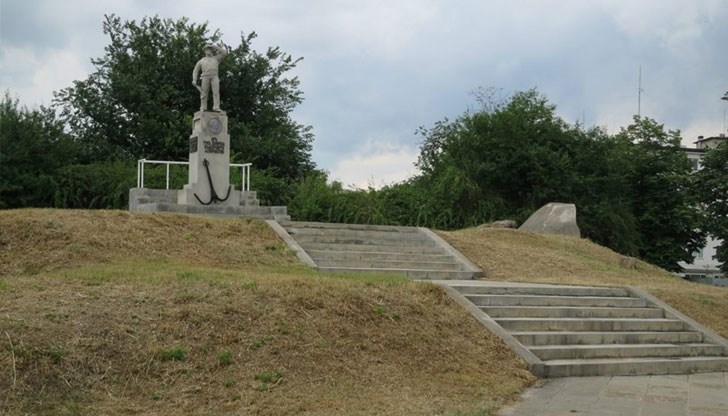Живеещи в района на Паметника на моряка се оплакват от тормоз, продължил 14 години