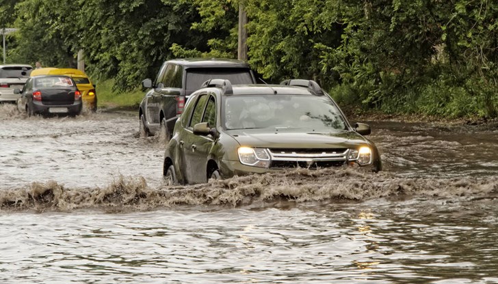 Опасно време продължава да мъчи Европа