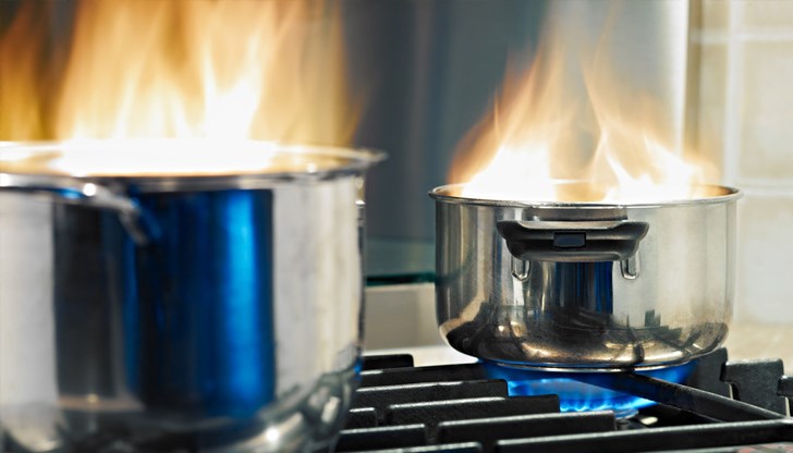 Произшествието е възникнало от пръснала мазнина към газовия котлон