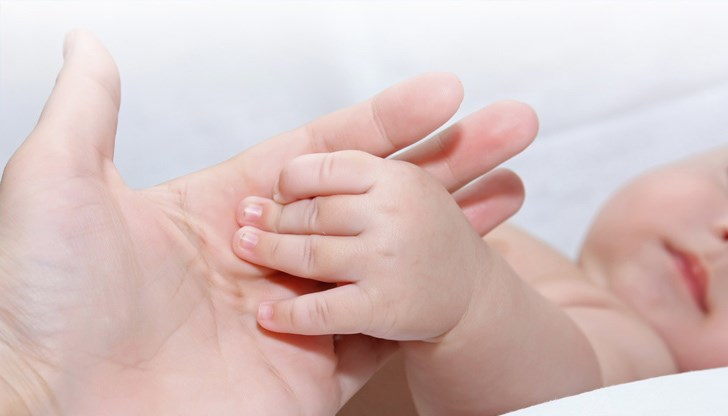 Двойки от чужбина искат да разберат дали са биологичните родители на новородените от сурогатни майки