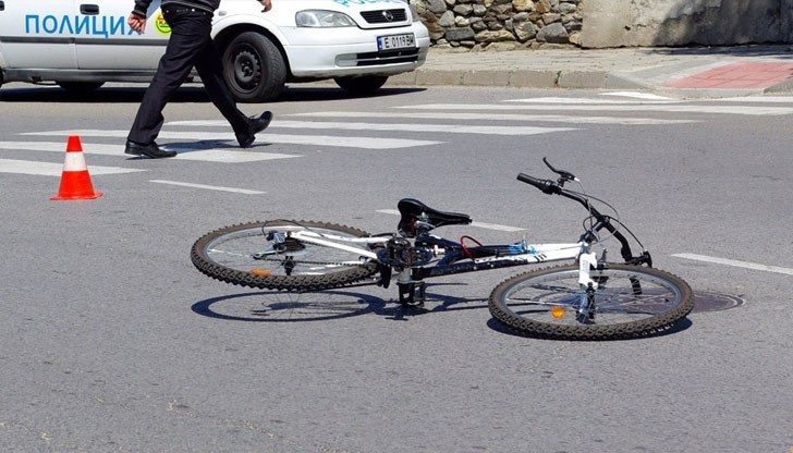 Велосипедистът е блъснат, след като не е пропуснал движещия се по път с предимство автомобил