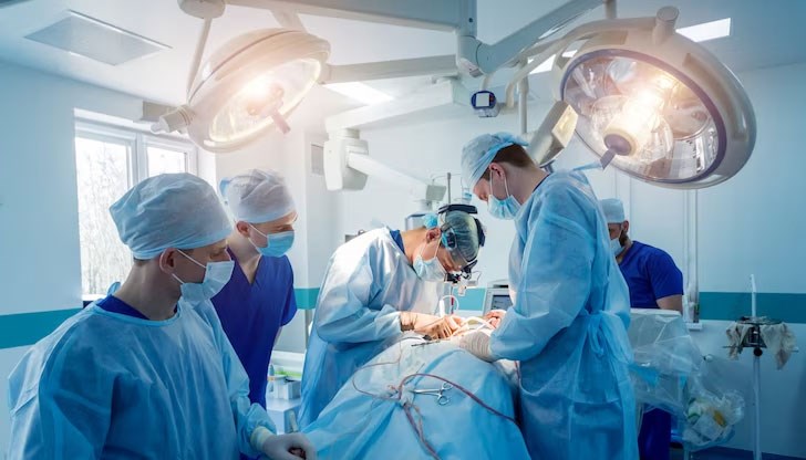 Направени са две операции, органите редовно отделят урина и филтрират токсините, тялото не ги отхвърля