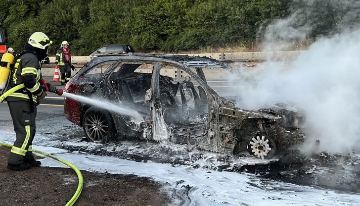 Магистралата е силно задимена и видимостта е изключително намалена