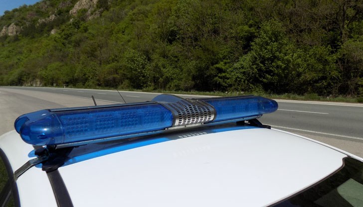 Инцидентът спря за кратко движението по пътя