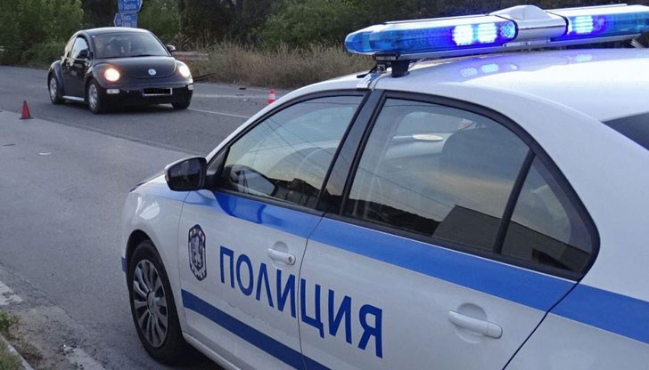 Движението се осъществява двупосочно в една лента Движението се осъществява двупосочно в една лента