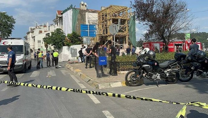 Под отломките на сградата има затрупан човек Под отломките на сградата има затрупан човек