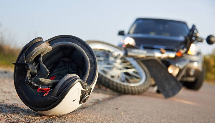 Джип Ауди е предприел маневра за изпреварване и е блъснал моториста