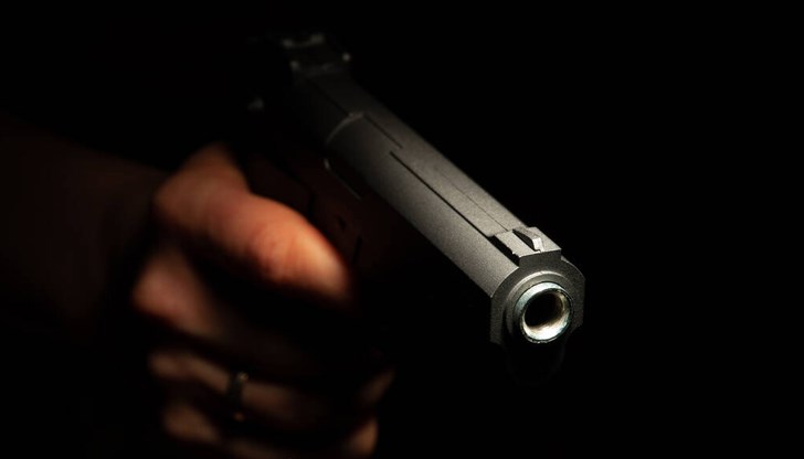 Обвиняемият насочил пистолет срещу униформените и им казал: „Ще ви застрелям, ще ви убия“