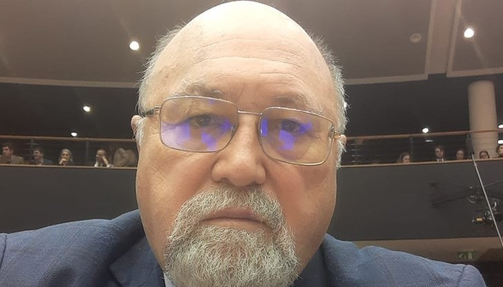 С емоционални думи евродепутатът от ГЕРБ-СДС Александър Йорданов честити рождения ден на медика от ВМА
