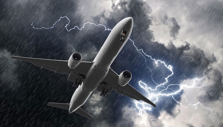 Изключенията са допуснати заради гръмотевични бури Изключенията са допуснати заради гръмотевични бури