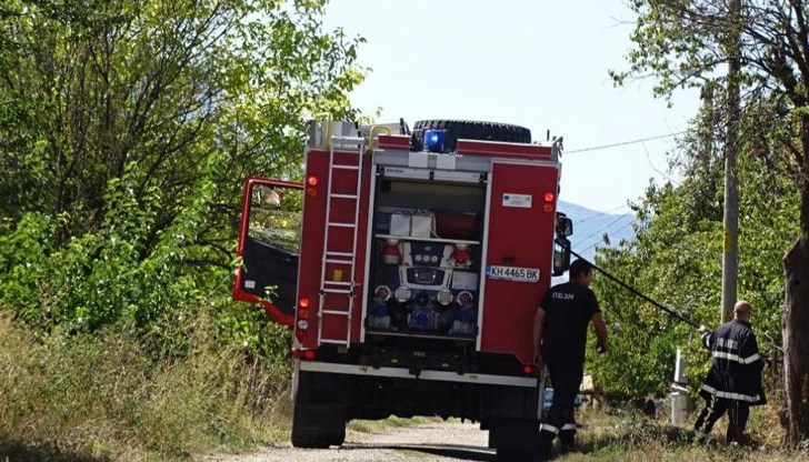 Пламъците в частен имот са погасени с помощта на 31 тона вода Пламъците в частен имот са погасени с помощта на 31 тона вода
