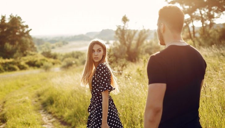 Не е добре мъжът да дава път на дамата във всяка ситуация