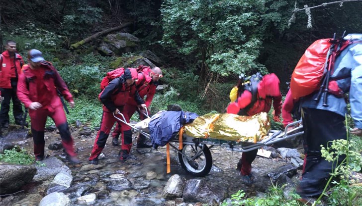 Близо 20 планински спасители са се включили в тежката нощна операция