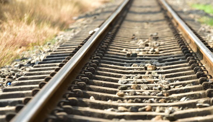 Автомобилът пресичал неправомерно прелез Автомобилът пресичал неправомерно прелез