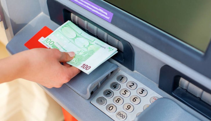 Заради програмистка грешка кандидат-богаташи щурмуваха ATM машините