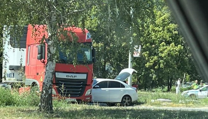 Двама от пътниците в колата са с тежки наранявания