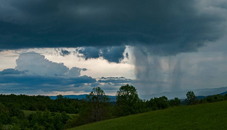 Ще се редуват топли и хладни дни, очакват ни и чести валежи