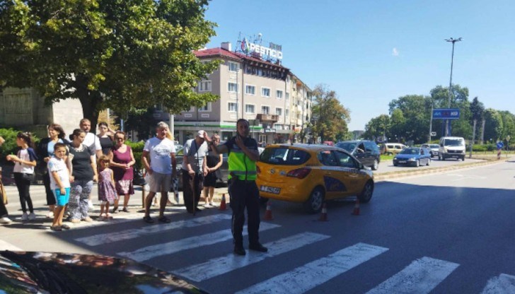 Таксиджията не пропуснал жената на пешеходната пътека и я ударил