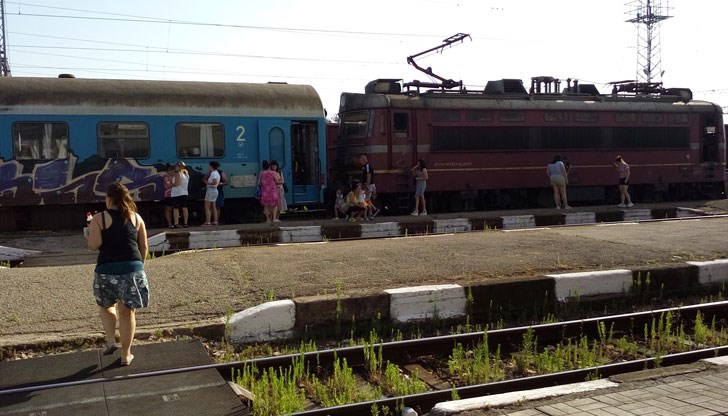 Държавните железници може да имат конкурент за първи път от 135 години, което ги накара да обещаят, че ще пуснат вагони с екстри, но от средата на 2024-а Държавните железници може да имат конкурент за първи път от 135 години, което ги накара да обещаят, че ще пуснат вагони с екстри, но от средата на 2024-а