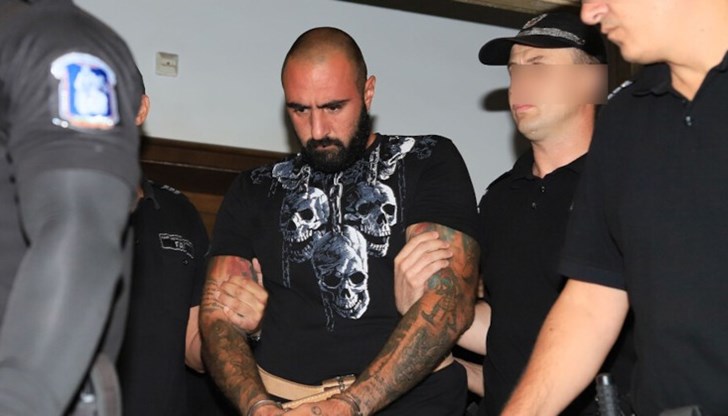 Освен самопризнанията за двете убийства край Лозен, 34-годишният мъж признал и за убийството на приятелката си