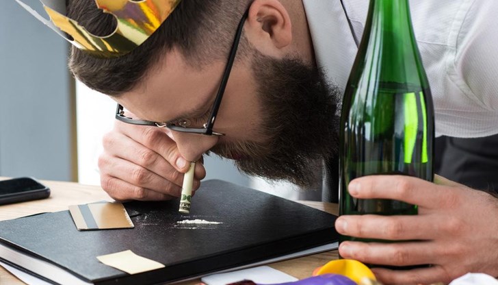 На какво се дължи огромното увеличение на американци, които злоупотребяват с алкохол и наркотици?