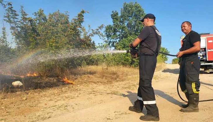 Огнената стихия обхвана 600 декара площи край село Шишманово Огнената стихия обхвана 600 декара площи край село Шишманово
