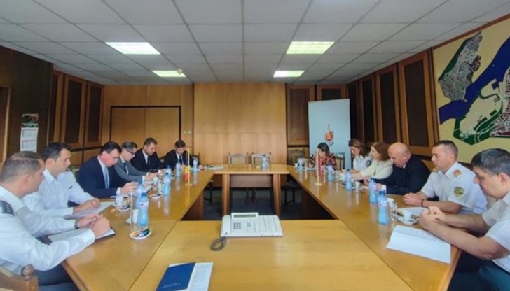 Мерки за облекчаване на товарния и пътническия трафик по ГКПП между България и Румъния бяха обсъдени на работна среща в Русе