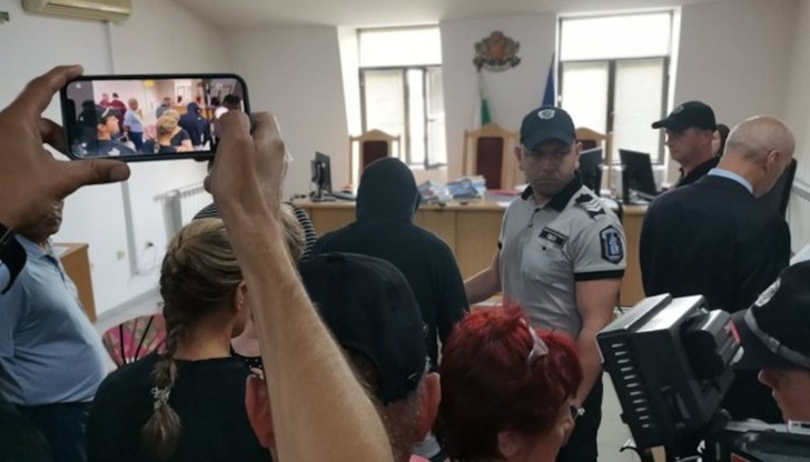 Това е станало чрез изготвянето на протоколи с невярно съдържание Това е станало чрез изготвянето на протоколи с невярно съдържание