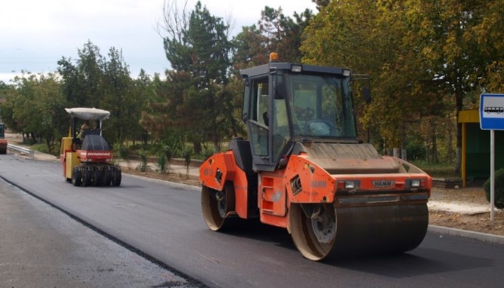 Държавата раздава милиарди левове за пътни ремонти, затова и апетитите са големи