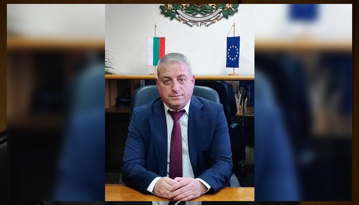 Николай Ненков предава поста на началника на Първо РУ Пламен Първанов Николай Ненков предава поста на началника на Първо РУ Пламен Първанов