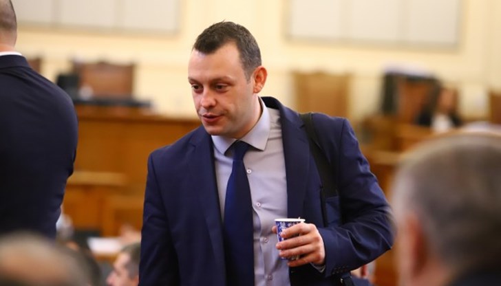 Ако досега сте плащали 100 лева, вероятната цена за електрическа енергия ще ви стане 180-240 лева, предупреди бившият зам.-министър