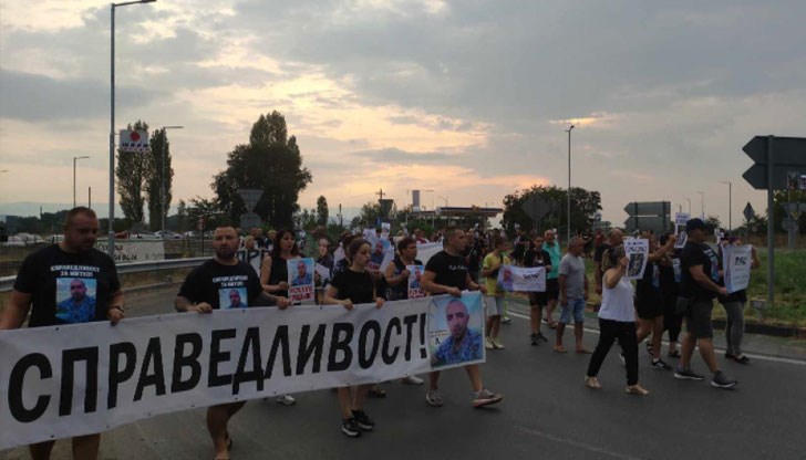 Блокиран е пътят Пловдив - Пазарджик при Орта хан, колоните от чакащи автомобили са големи