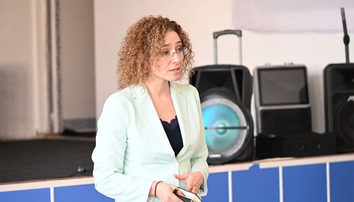 Активните мерки за защита на децата и жените ще бъдат в две посоки, поясни министърът на труда и социалната политика