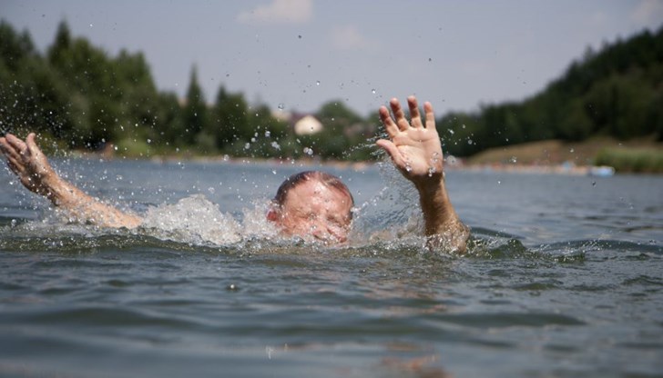 От полицията съобщиха, че четирима души са загубили живота си в морето по Южното Черноморие за по-малко от 24 часа От полицията съобщиха, че четирима души са загубили живота си в морето по Южното Черноморие за по-малко от 24 часа