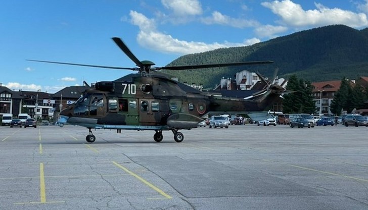 Той пада и си чупи крака