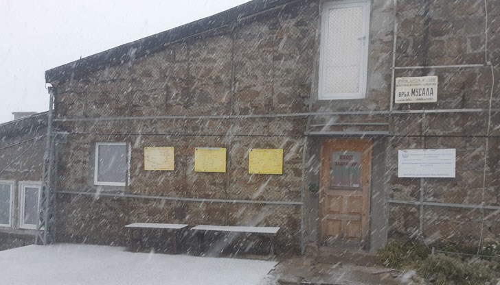 Връх Мусала побеля от сняг посред месец август