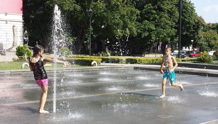 40.4 градуса измериха в 15:00 часа днес 40.4 градуса измериха в 15:00 часа днес