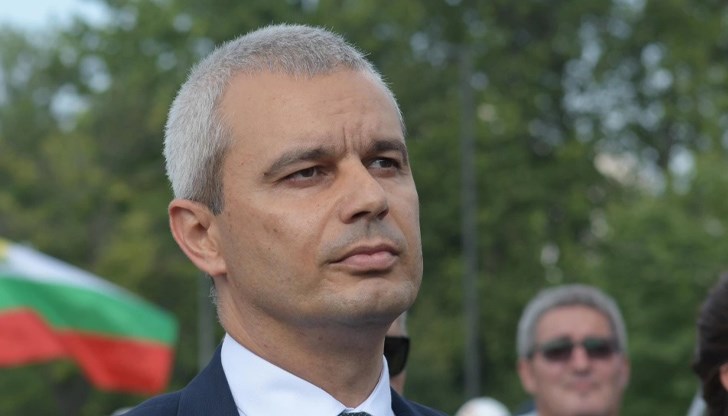 Войната между фенове на ПФК ”Левски” и лидера на партия ”Възраждане” придобива нови измерения​