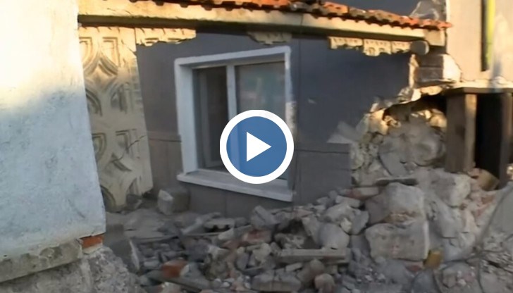 Истинско чудо е, че по това време по тротоара не са преминавали хора