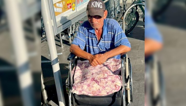 Мъжът отново е "инвалид" и проси пред голям хипермаркет