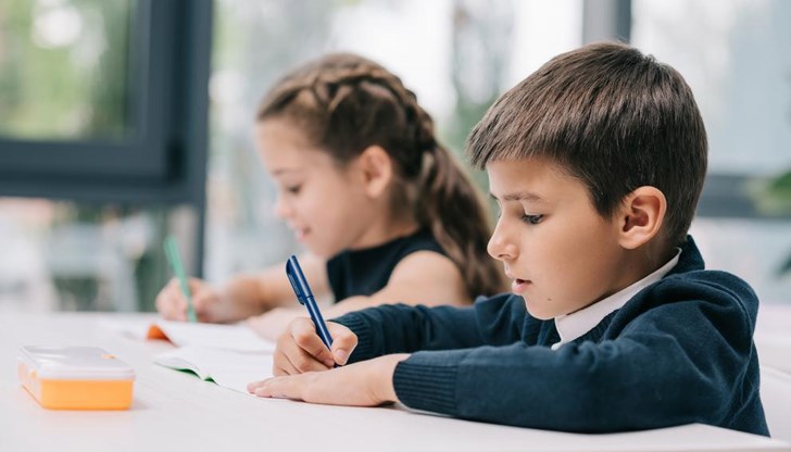 Близо 40% е намалял делът на отпадналите ученици